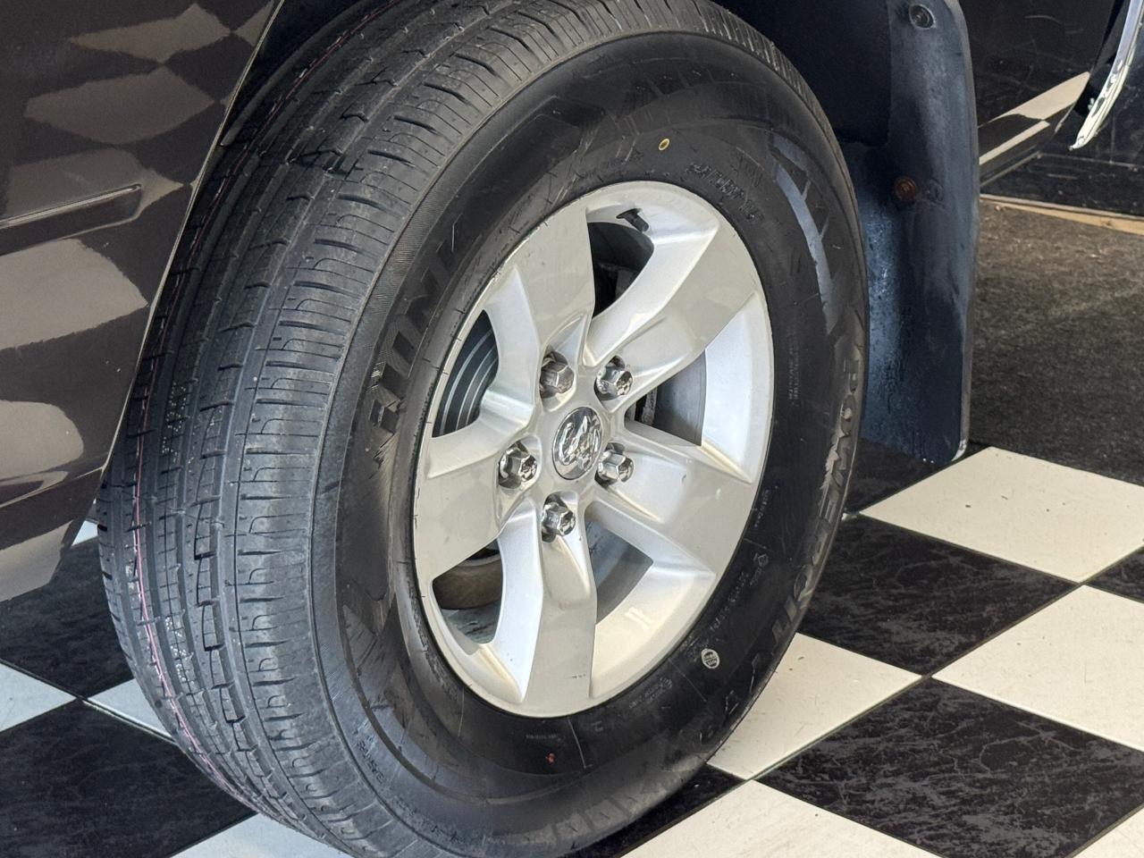 2017 RAM 1500 4WD Quad ST 5.7L HEMI+New Tires+Brakes+CLEANCARFAX - Photo #41