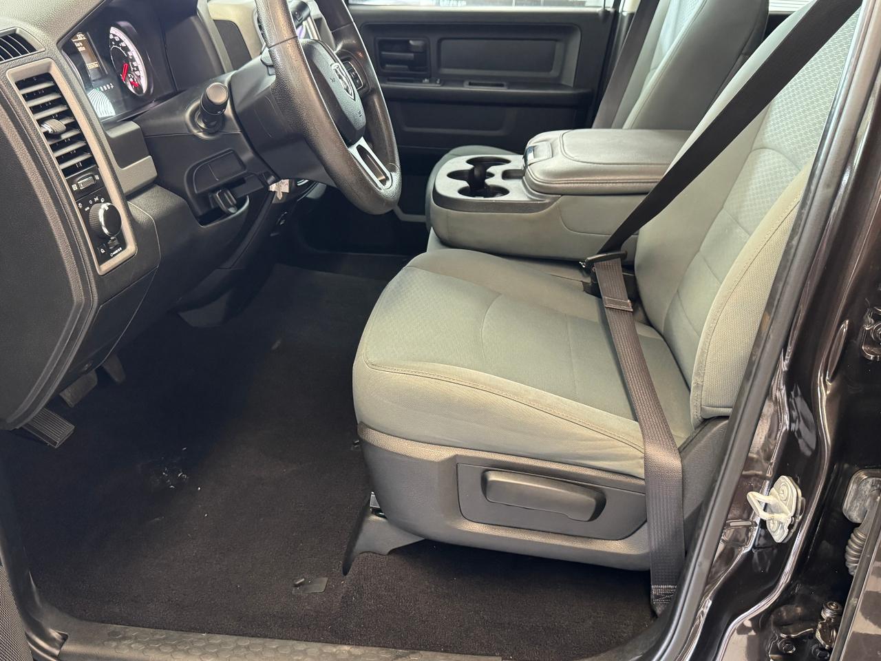 2017 RAM 1500 4WD Quad ST 5.7L HEMI+New Tires+Brakes+CLEANCARFAX - Photo #17