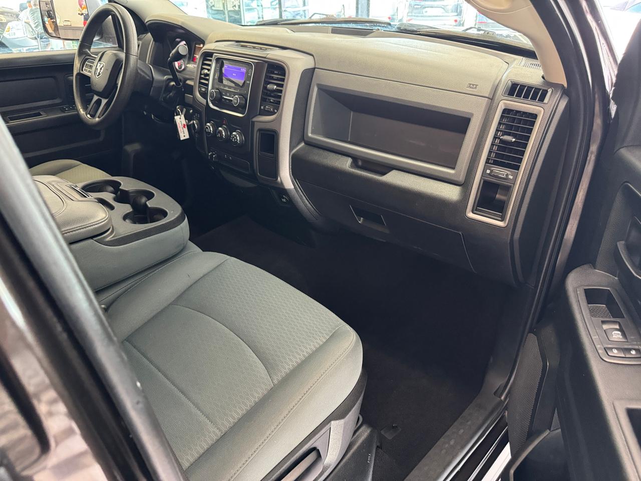 2017 RAM 1500 4WD Quad ST 5.7L HEMI+New Tires+Brakes+CLEANCARFAX - Photo #19
