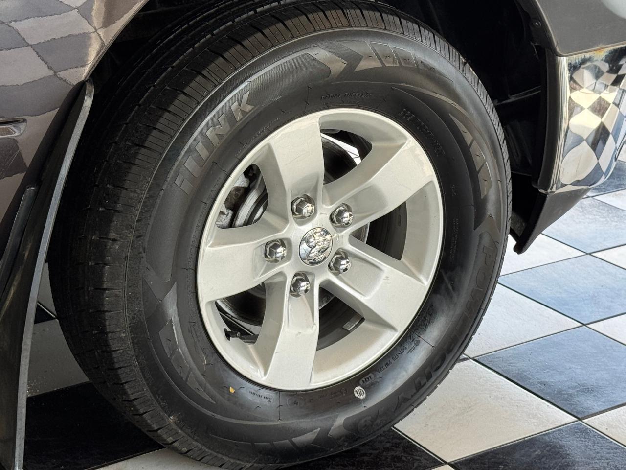 2017 RAM 1500 4WD Quad ST 5.7L HEMI+New Tires+Brakes+CLEANCARFAX Photo43