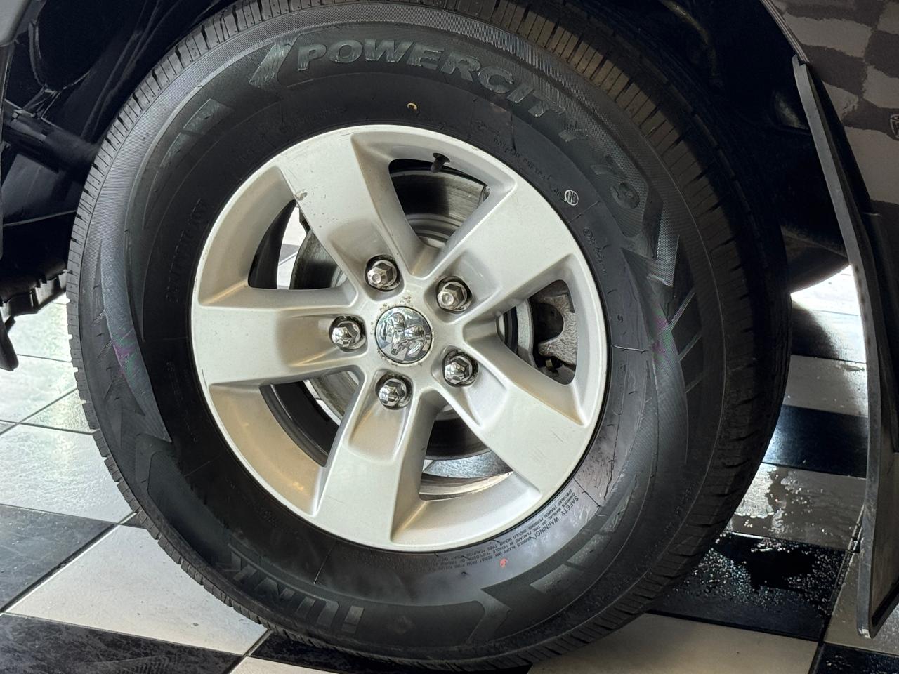 2017 RAM 1500 4WD Quad ST 5.7L HEMI+New Tires+Brakes+CLEANCARFAX Photo40