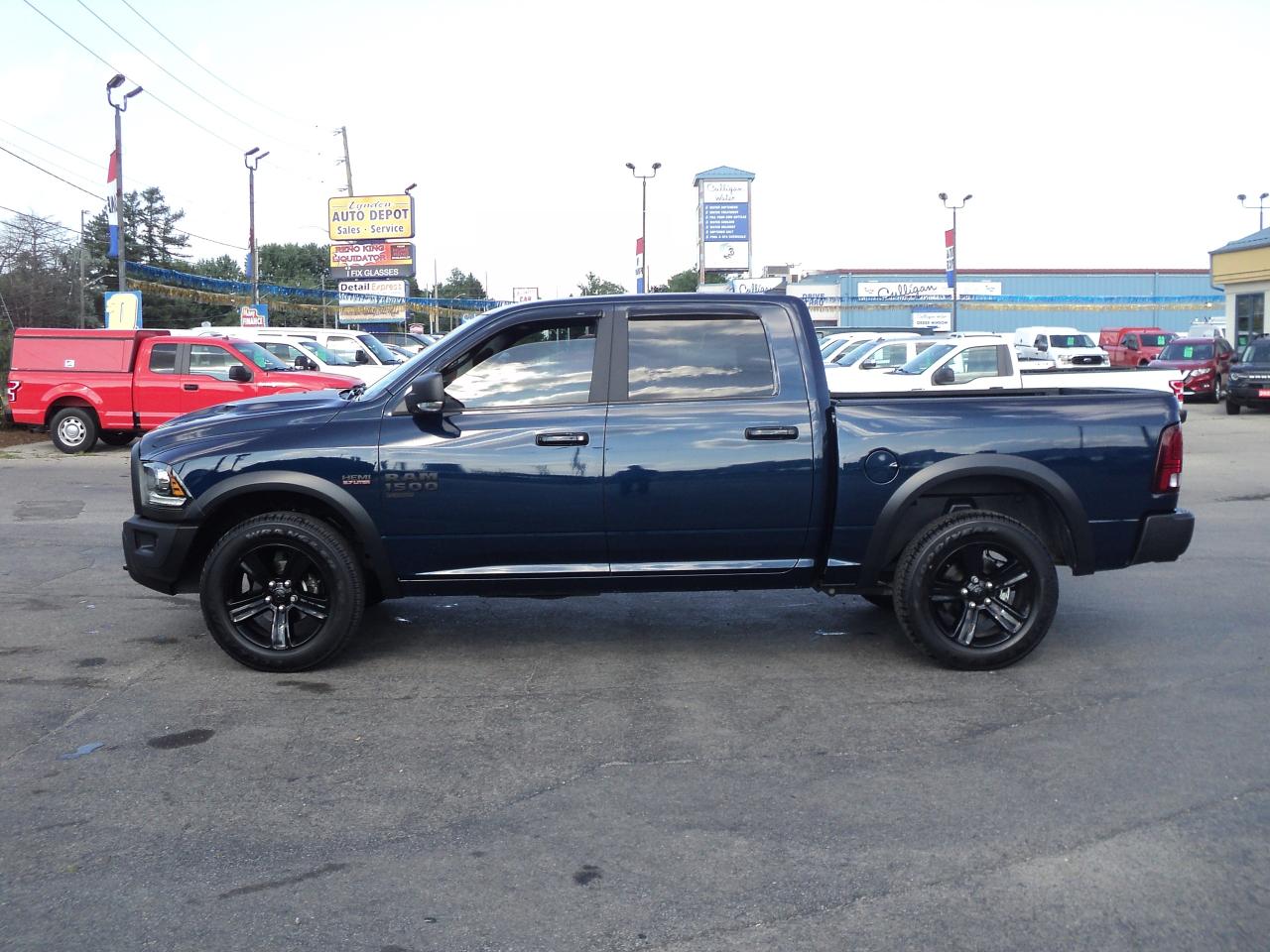 2023 RAM 1500 Classic WARLOCK CREWCAB 4X4 5.7L Hemi 5'7" BOX - Photo #6