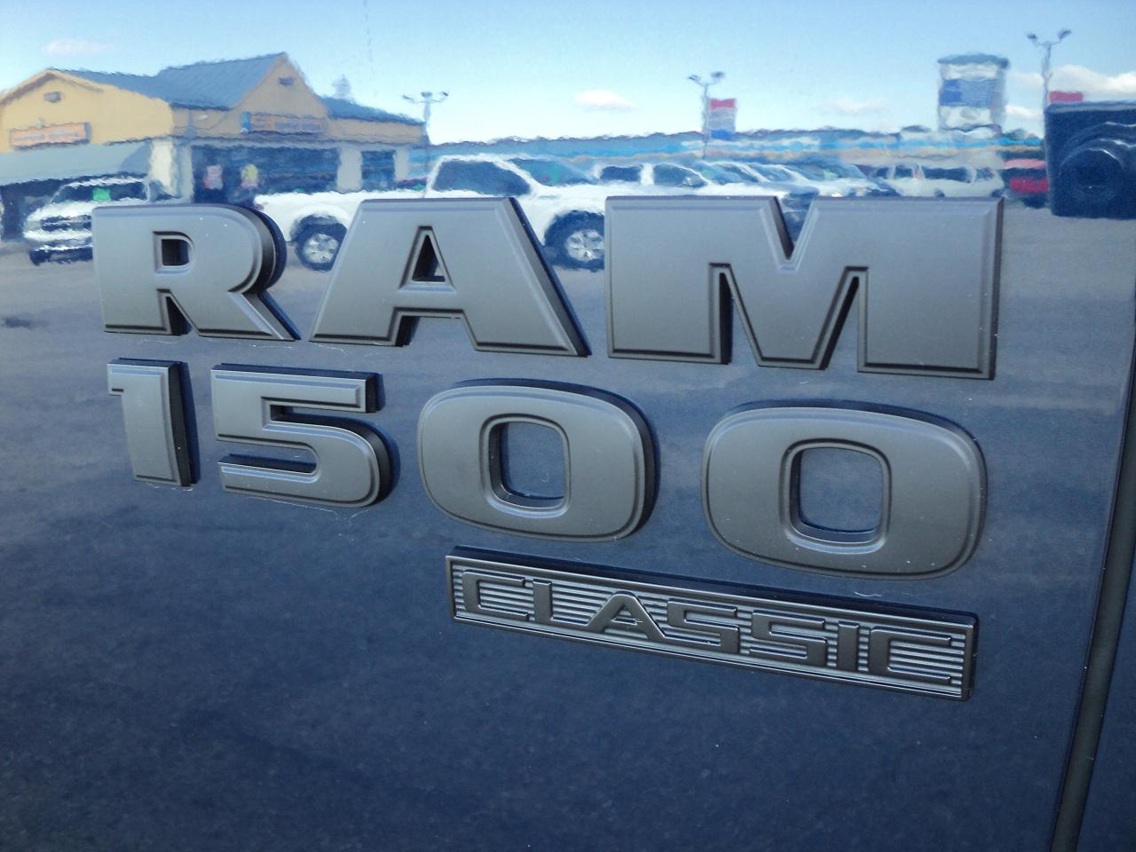 2023 RAM 1500 Classic WARLOCK CREWCAB 4X4 5.7L Hemi 5'7" BOX - Photo #23