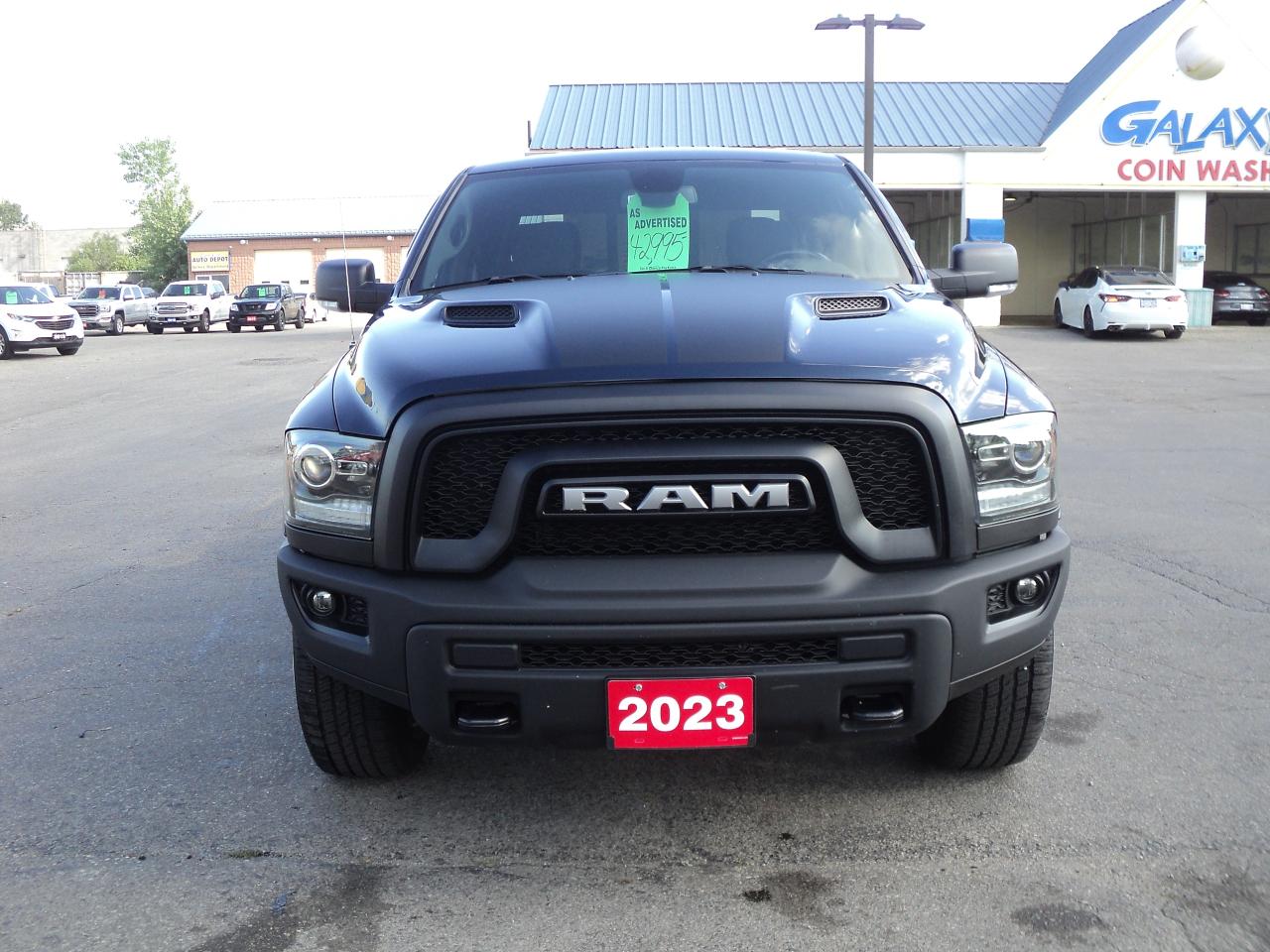 2023 RAM 1500 Classic WARLOCK CREWCAB 4X4 5.7L Hemi 5'7" BOX - Photo #4