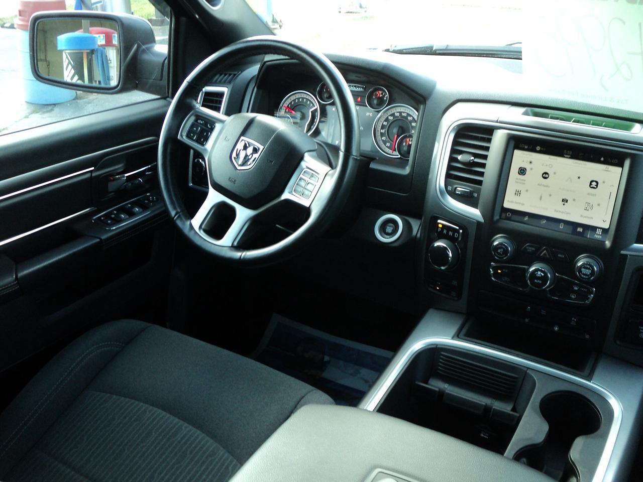 2023 RAM 1500 Classic WARLOCK CREWCAB 4X4 5.7L Hemi 5'7" BOX - Photo #15