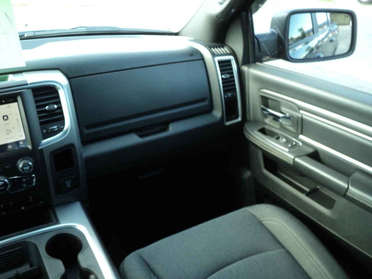 2023 RAM 1500 Classic WARLOCK CREWCAB 4X4 5.7L Hemi 5'7" BOX - Photo #17