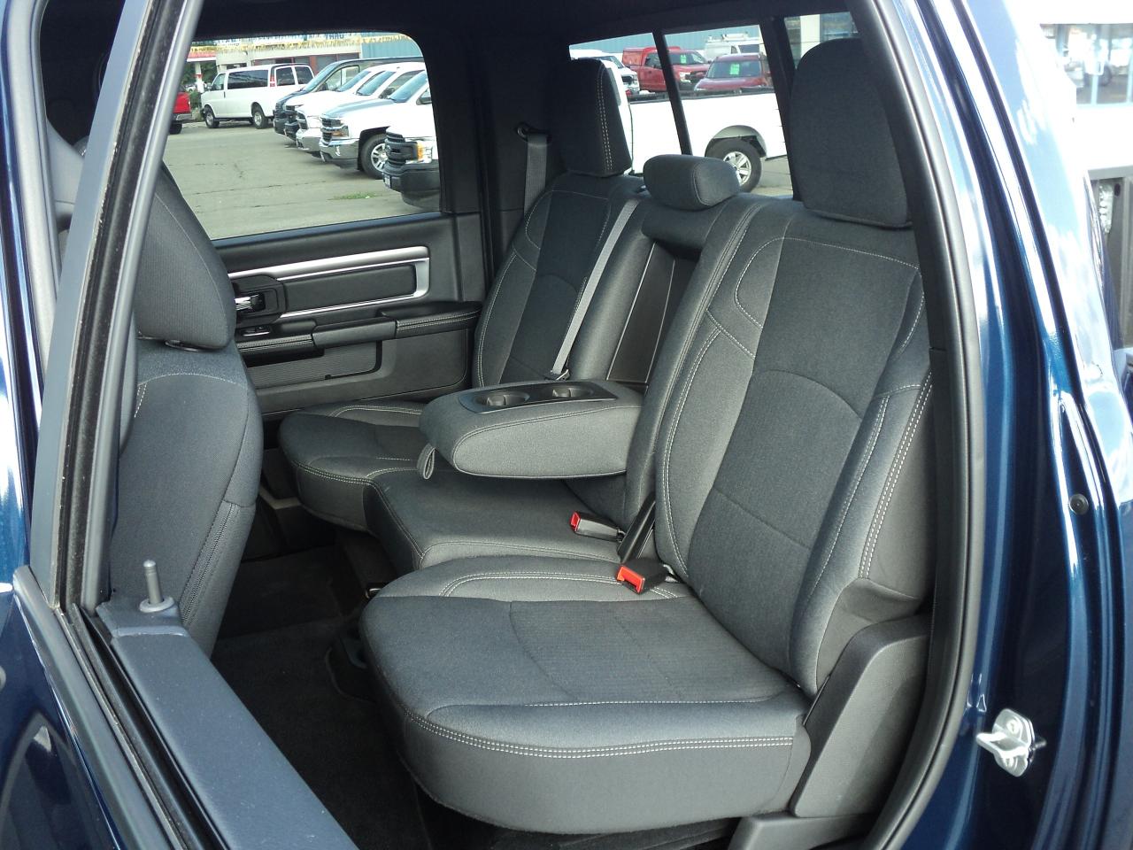 2023 RAM 1500 Classic WARLOCK CREWCAB 4X4 5.7L Hemi 5'7" BOX - Photo #13