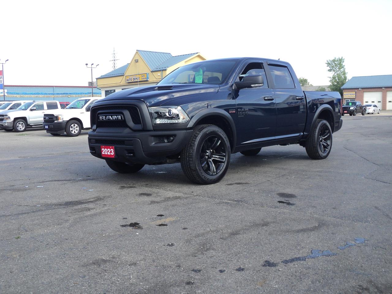2023 RAM 1500 Classic WARLOCK CREWCAB 4X4 5.7L Hemi 5'7" BOX - Photo #2