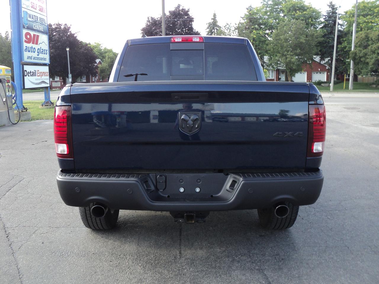 2023 RAM 1500 Classic WARLOCK CREWCAB 4X4 5.7L Hemi 5'7" BOX - Photo #9
