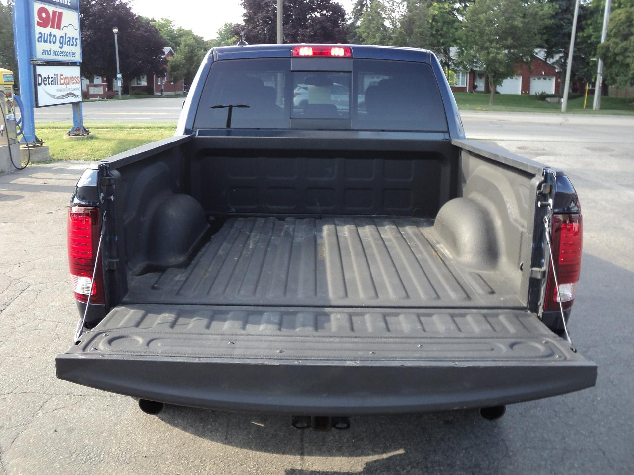 2023 RAM 1500 Classic WARLOCK CREWCAB 4X4 5.7L Hemi 5'7" BOX - Photo #8