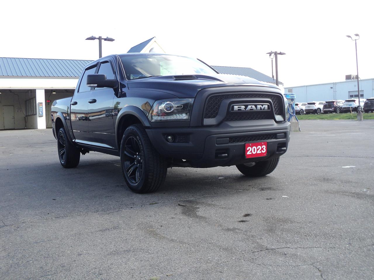 2023 RAM 1500 Classic WARLOCK CREWCAB 4X4 5.7L Hemi 5'7" BOX - Photo #5