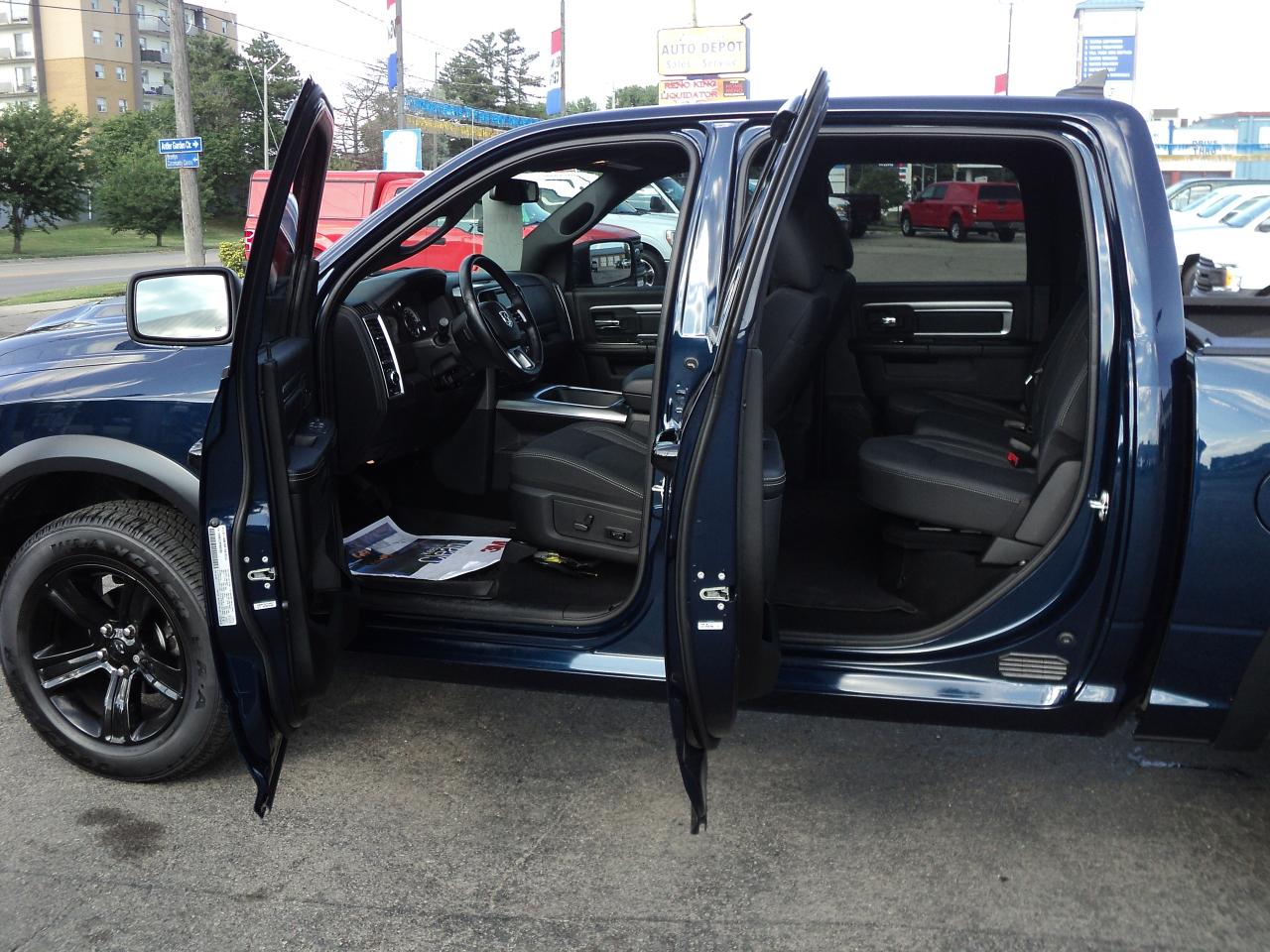 2023 RAM 1500 Classic WARLOCK CREWCAB 4X4 5.7L Hemi 5'7" BOX - Photo #10