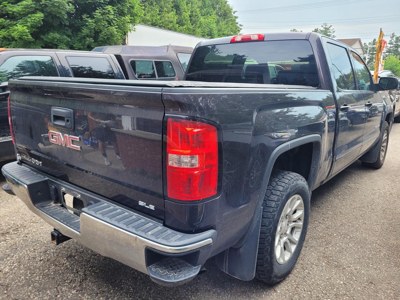 2015 GMC Sierra 1500 4WD Crew Cab SLE/Z71 Good CarFax Finance/Trade-ins Photo3