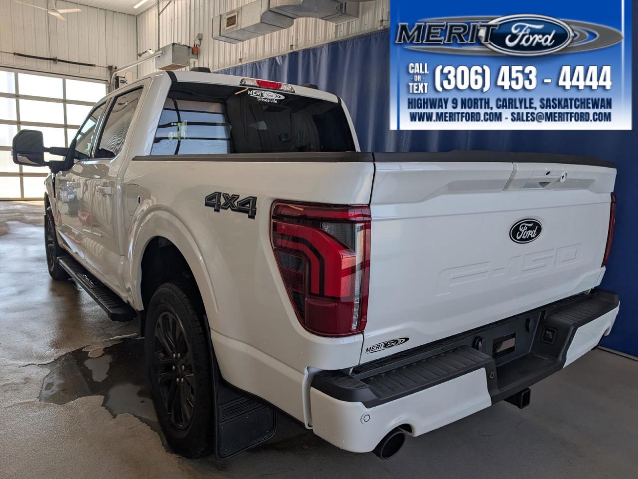 2025 Ford F-150 LARIAT - V6 (Gas), Black Pack + Photo5