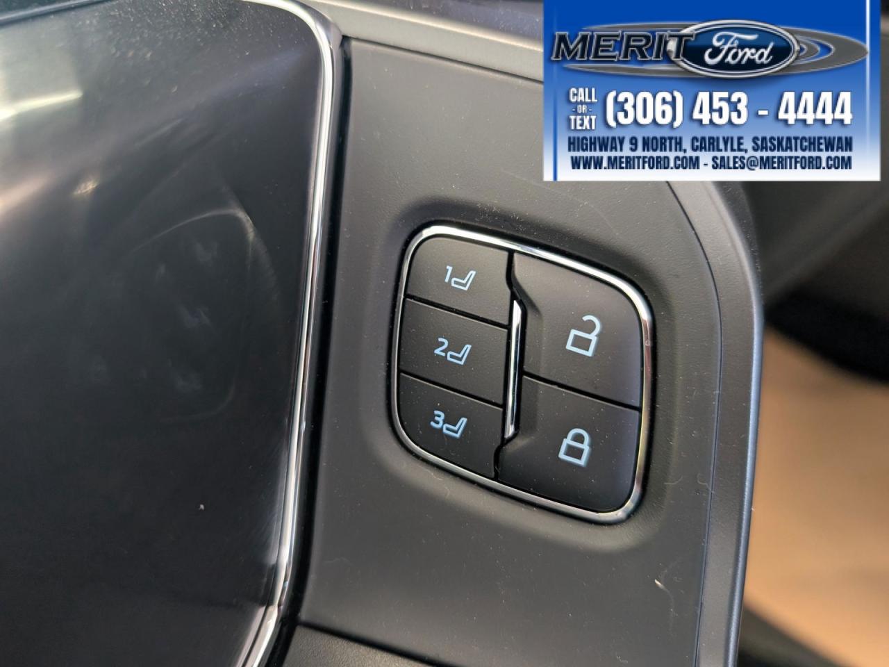 2025 Ford F-150 LARIAT - V6 (Gas), Black Pack + Photo5