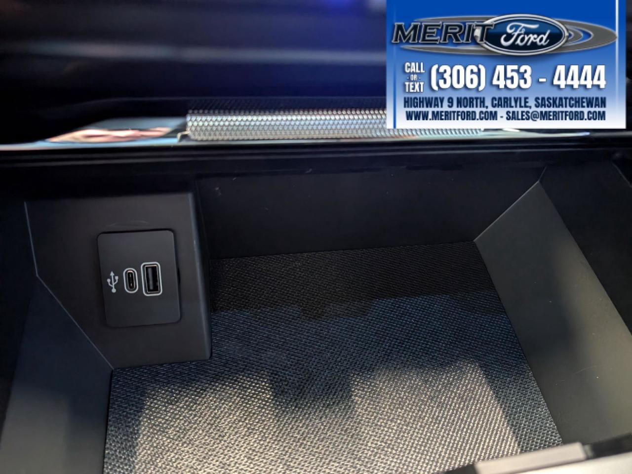2025 Ford F-150 LARIAT - V6 (Gas), Black Pack + Photo5