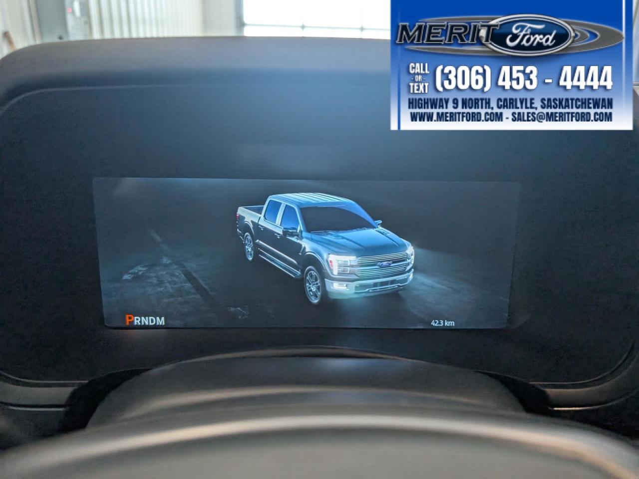 2025 Ford F-150 LARIAT - V6 (Gas), Black Pack + Photo5