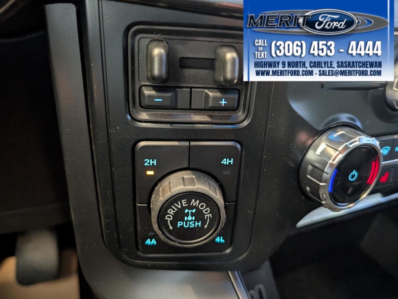 2025 Ford F-150 LARIAT - V6 (Gas), Black Pack + Photo5