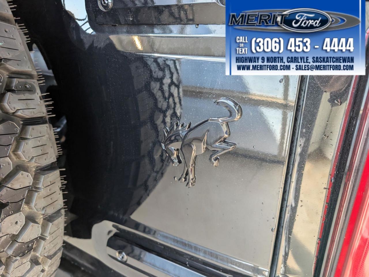 2025 Ford Bronco Outer Banks - Lux Black Package + Photo5