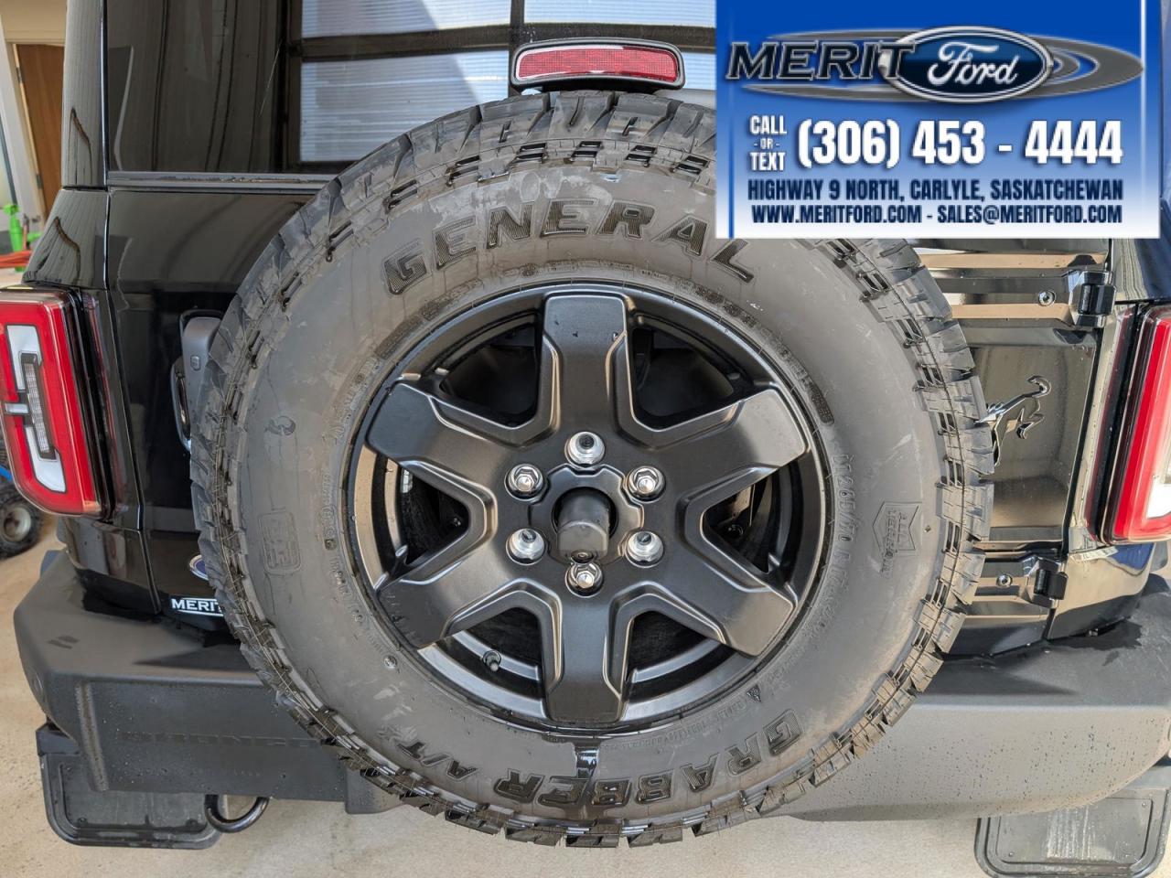 2025 Ford Bronco Outer Banks - Lux Black Package + Photo5
