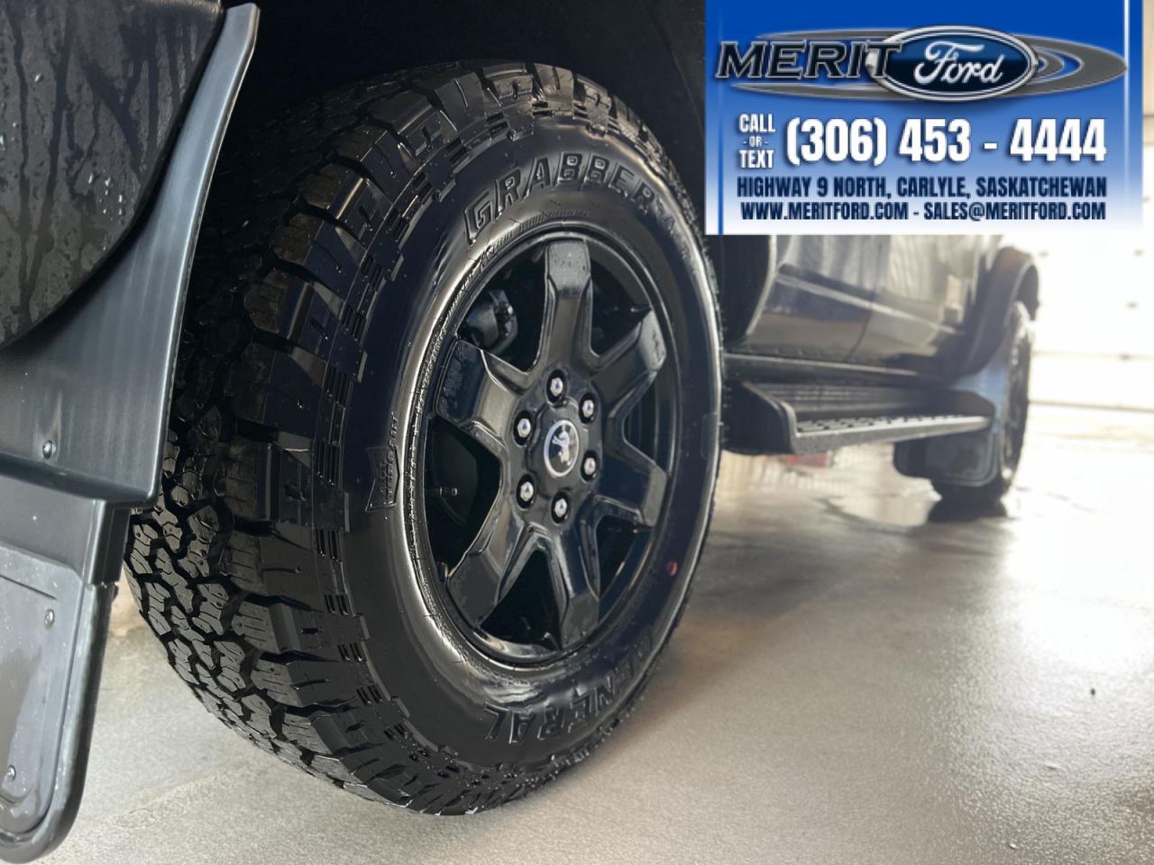 2025 Ford Bronco Outer Banks - Lux Black Package + Photo3