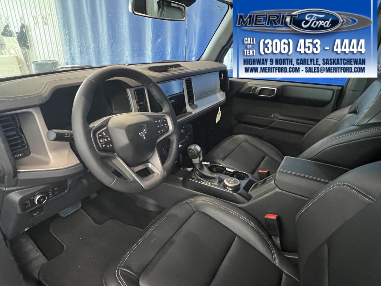 2025 Ford Bronco Outer Banks - Lux Black Package + Photo5