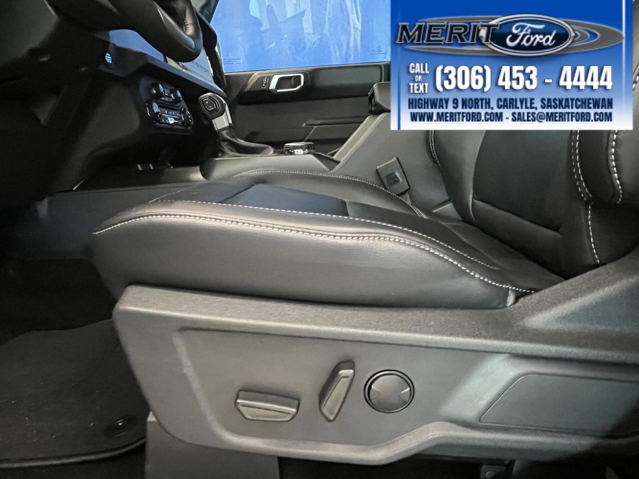 2025 Ford Bronco Outer Banks - Lux Black Package + Photo5