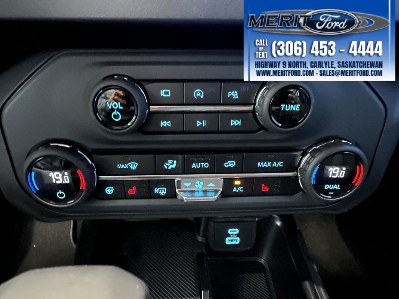 2025 Ford Bronco Outer Banks - Lux Black Package + Photo5