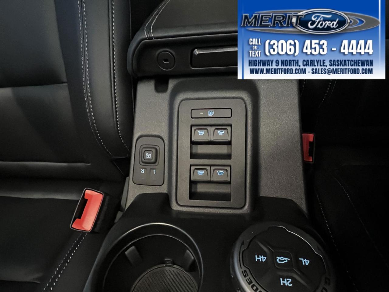 2025 Ford Bronco Outer Banks - Lux Black Package + Photo5