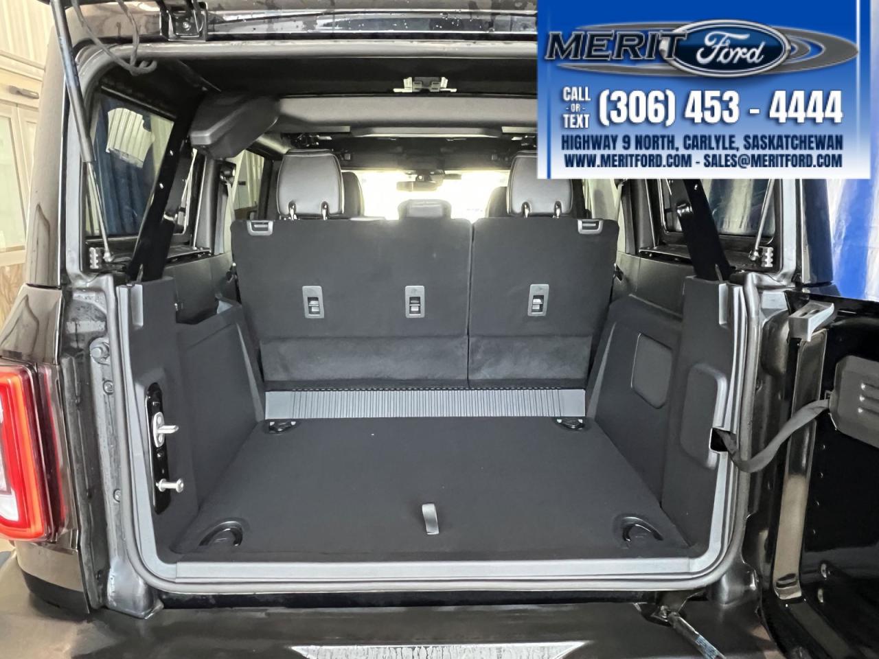 2025 Ford Bronco Outer Banks - Lux Black Package + Photo5
