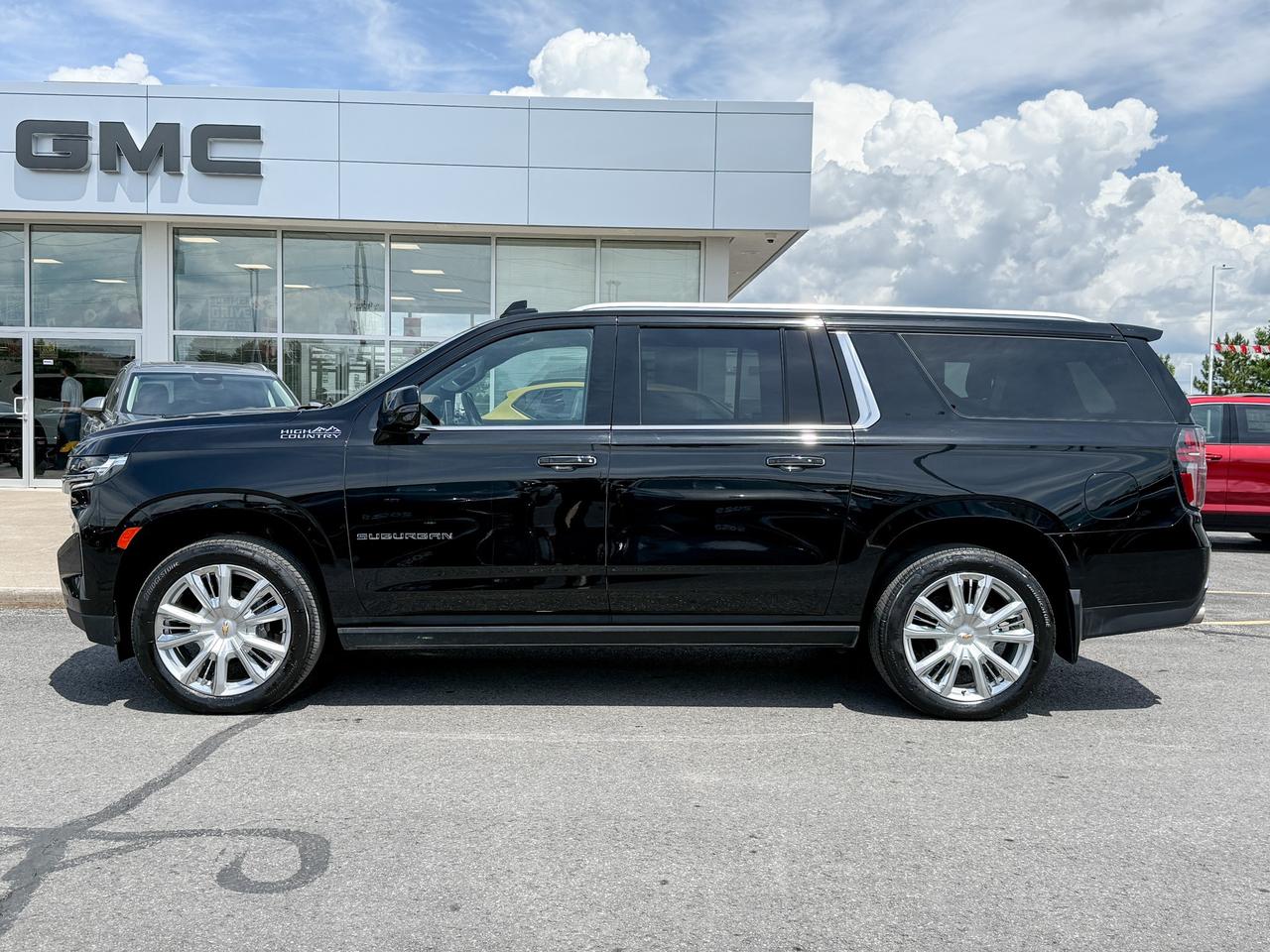 2021 Chevrolet Suburban High Country 6.2L V8 WITH REMOTE START/ENTRY, SUNROOF, HEATED/VENTILATED SEATS, HEATED STEERING WHEEL, BOSE SOUND SYSTEM, POWER LIFTGATE, POWER FOLDING SEATS, APPLE CARPLAY AND ANDROID AUTO Photo5