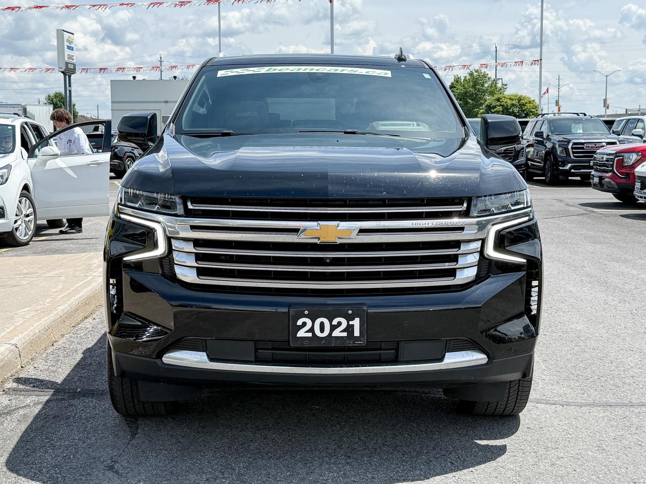 2021 Chevrolet Suburban High Country 6.2L V8 WITH REMOTE START/ENTRY, SUNROOF, HEATED/VENTILATED SEATS, HEATED STEERING WHEEL, BOSE SOUND SYSTEM, POWER LIFTGATE, POWER FOLDING SEATS, APPLE CARPLAY AND ANDROID AUTO Photo