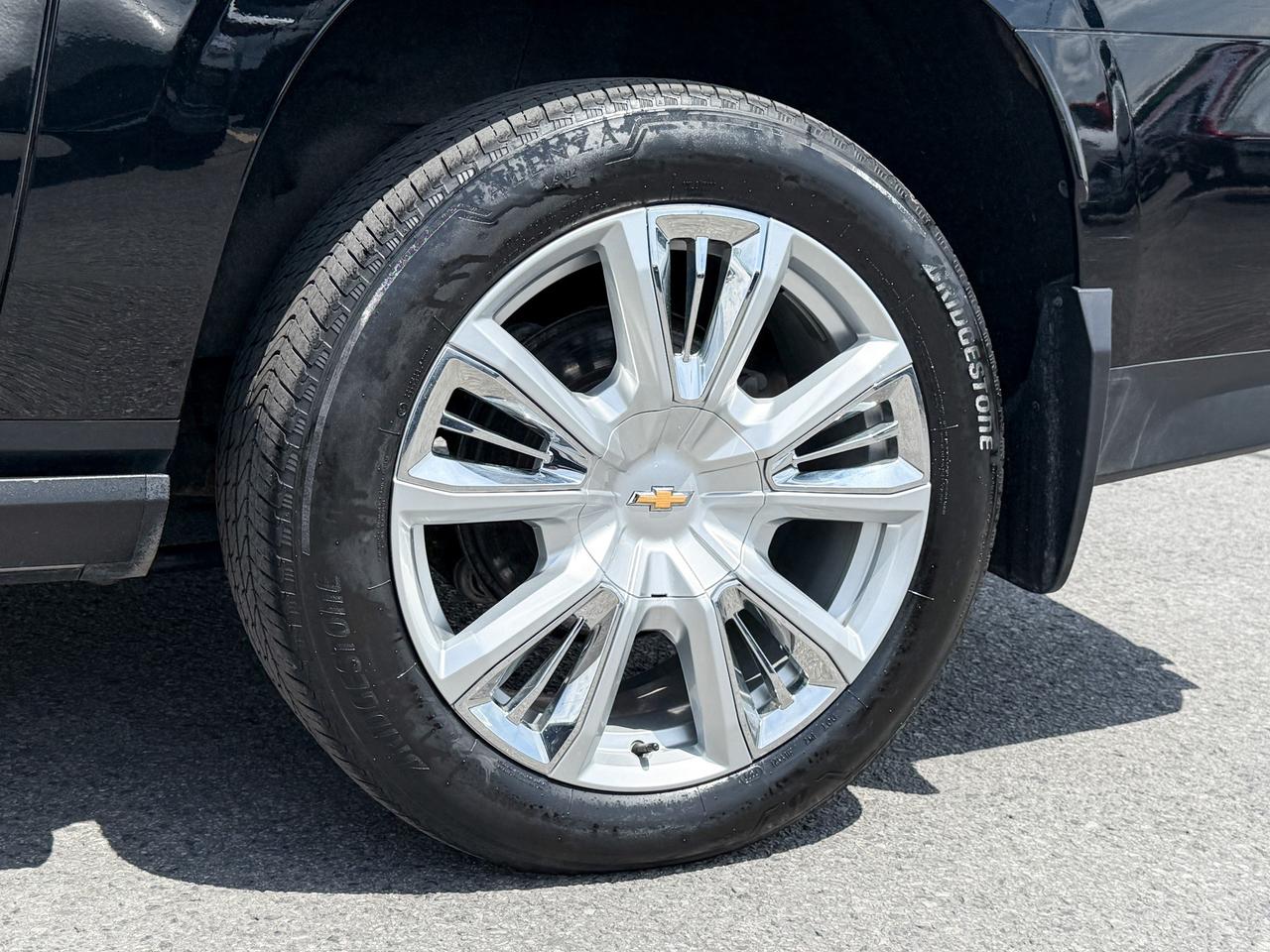 2021 Chevrolet Suburban High Country 6.2L V8 WITH REMOTE START/ENTRY, SUNROOF, HEATED/VENTILATED SEATS, HEATED STEERING WHEEL, BOSE SOUND SYSTEM, POWER LIFTGATE, POWER FOLDING SEATS, APPLE CARPLAY AND ANDROID AUTO Photo