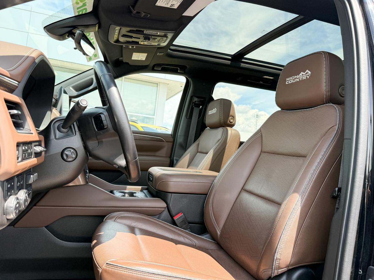 2021 Chevrolet Suburban High Country 6.2L V8 WITH REMOTE START/ENTRY, SUNROOF, HEATED/VENTILATED SEATS, HEATED STEERING WHEEL, BOSE SOUND SYSTEM, POWER LIFTGATE, POWER FOLDING SEATS, APPLE CARPLAY AND ANDROID AUTO Photo