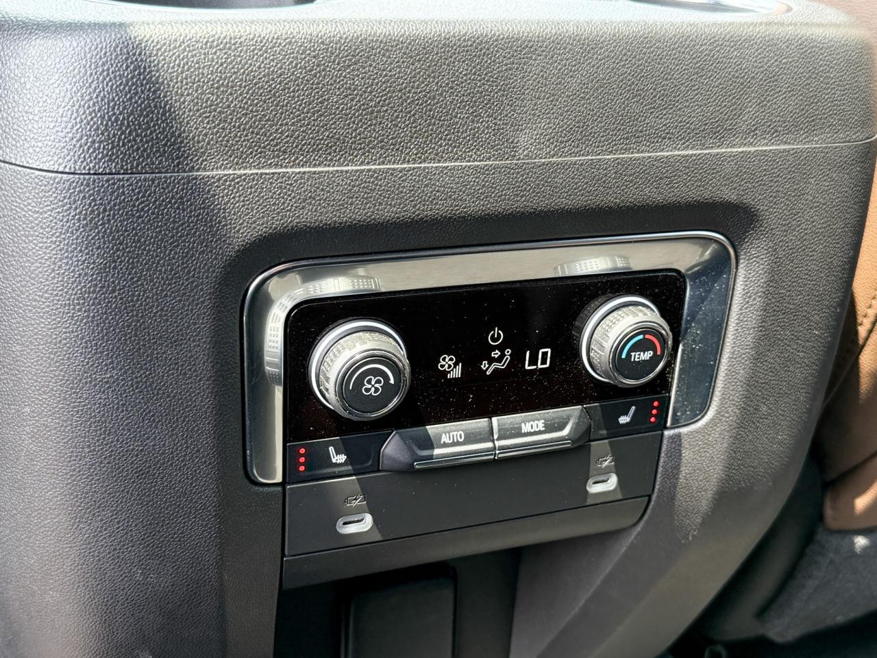 2021 Chevrolet Suburban High Country 6.2L V8 WITH REMOTE START/ENTRY, SUNROOF, HEATED/VENTILATED SEATS, HEATED STEERING WHEEL, BOSE SOUND SYSTEM, POWER LIFTGATE, POWER FOLDING SEATS, APPLE CARPLAY AND ANDROID AUTO Photo