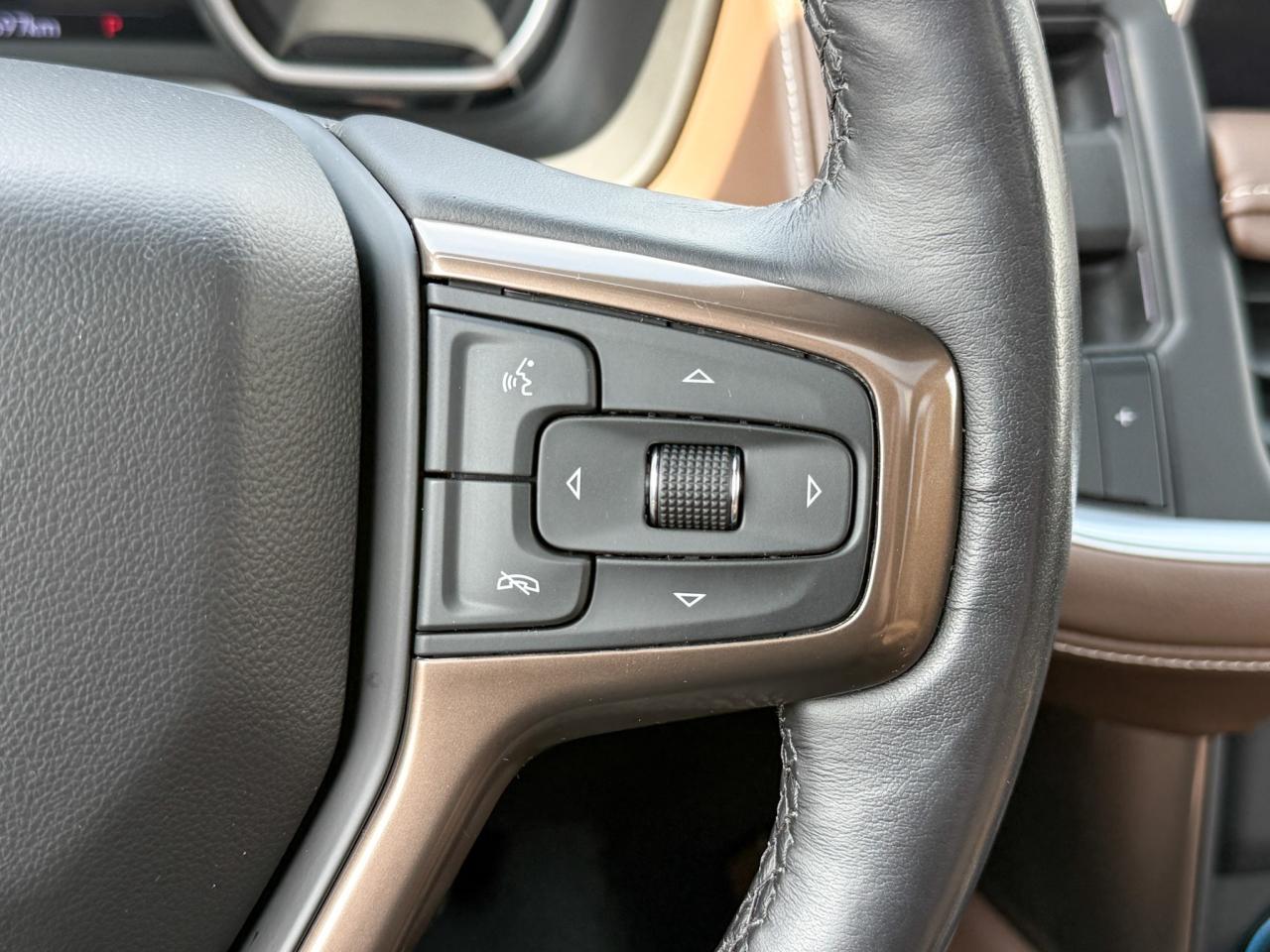 2021 Chevrolet Suburban High Country 6.2L V8 WITH REMOTE START/ENTRY, SUNROOF, HEATED/VENTILATED SEATS, HEATED STEERING WHEEL, BOSE SOUND SYSTEM, POWER LIFTGATE, POWER FOLDING SEATS, APPLE CARPLAY AND ANDROID AUTO Photo