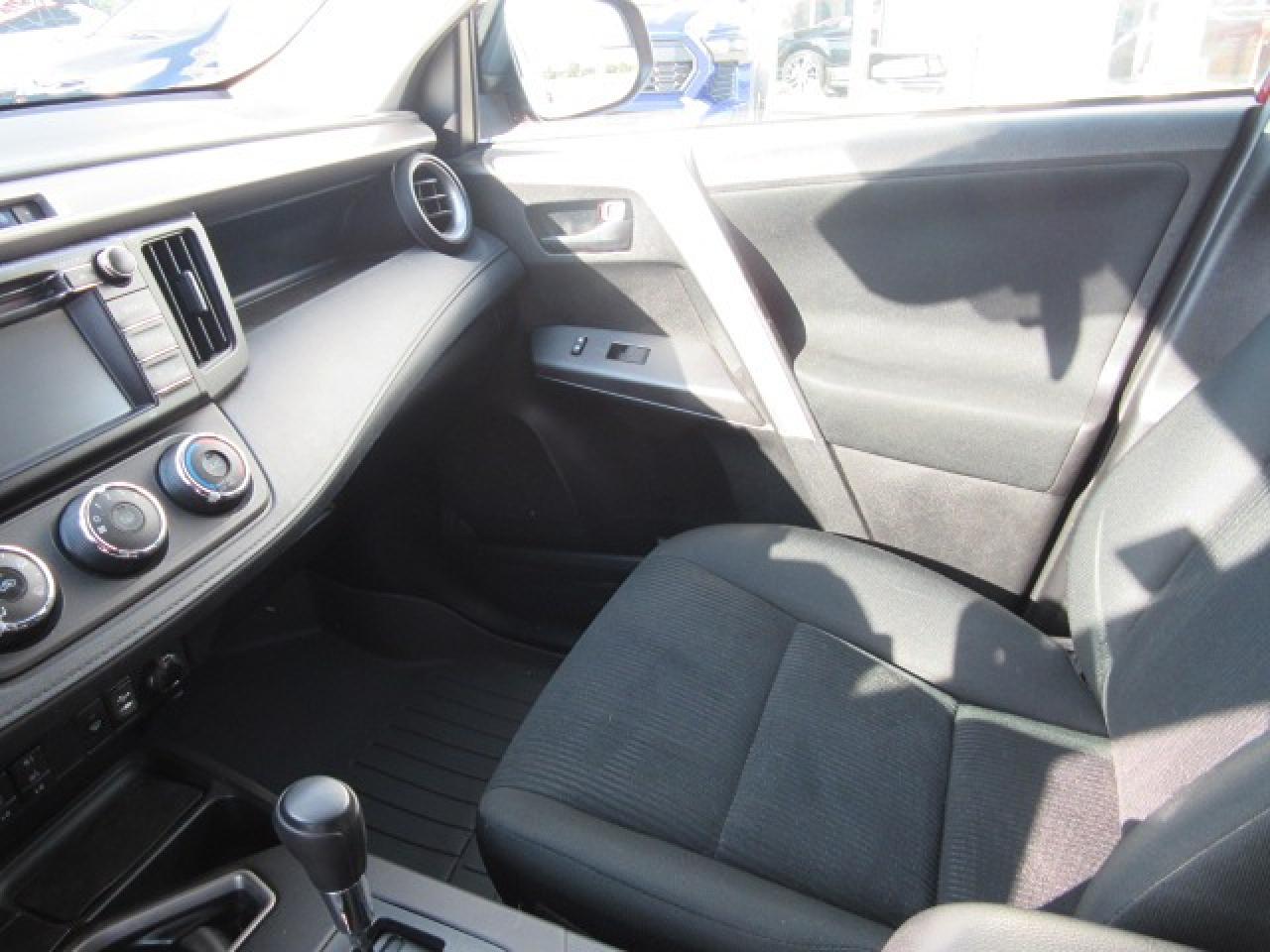 2018 Toyota RAV4 LE Photo
