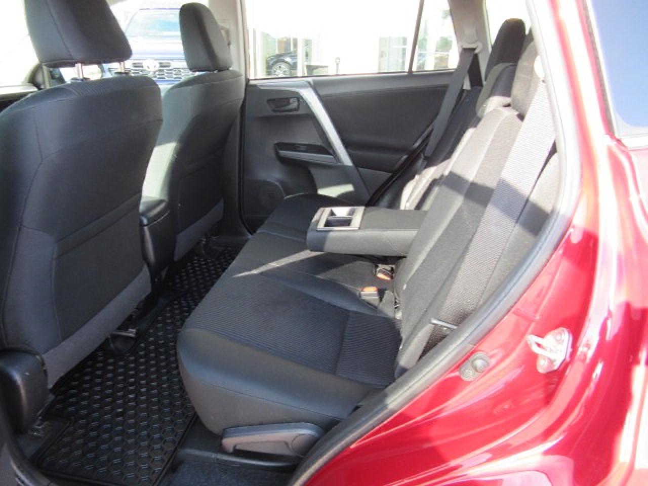2018 Toyota RAV4 LE Photo