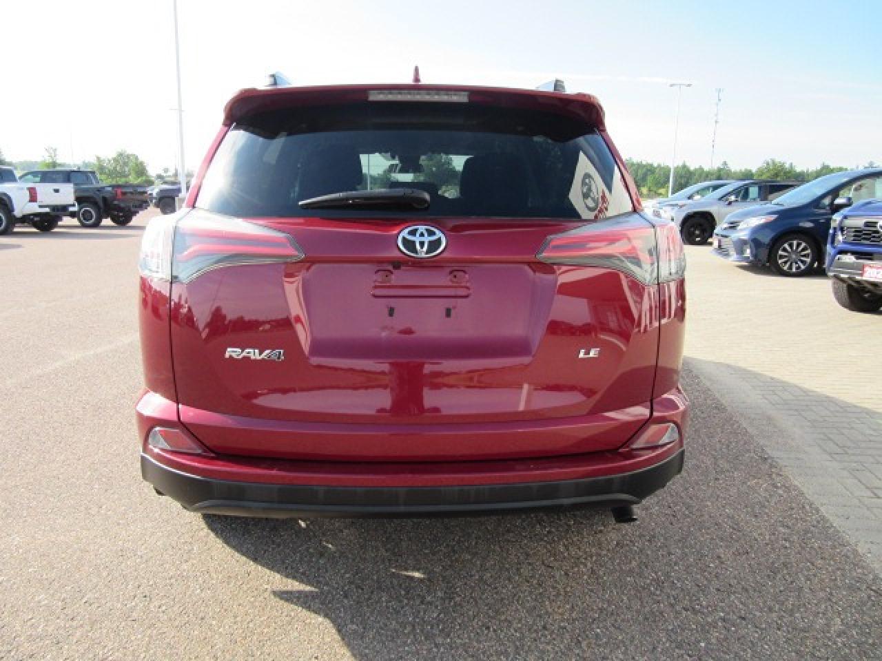 2018 Toyota RAV4 LE Photo3