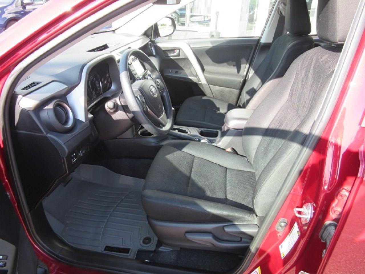 2018 Toyota RAV4 LE Photo