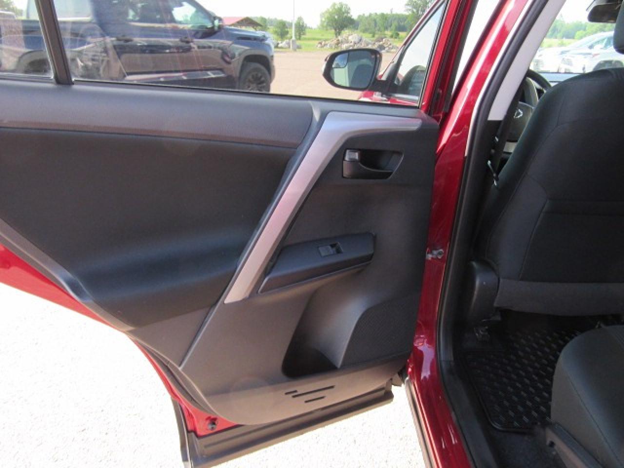 2018 Toyota RAV4 LE Photo