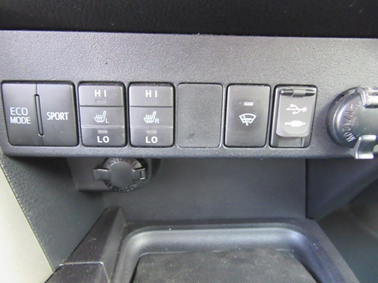 2018 Toyota RAV4 LE Photo