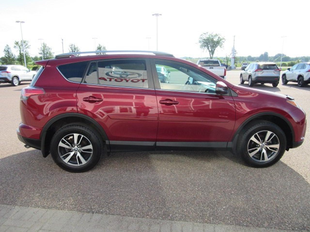 2018 Toyota RAV4 LE Photo
