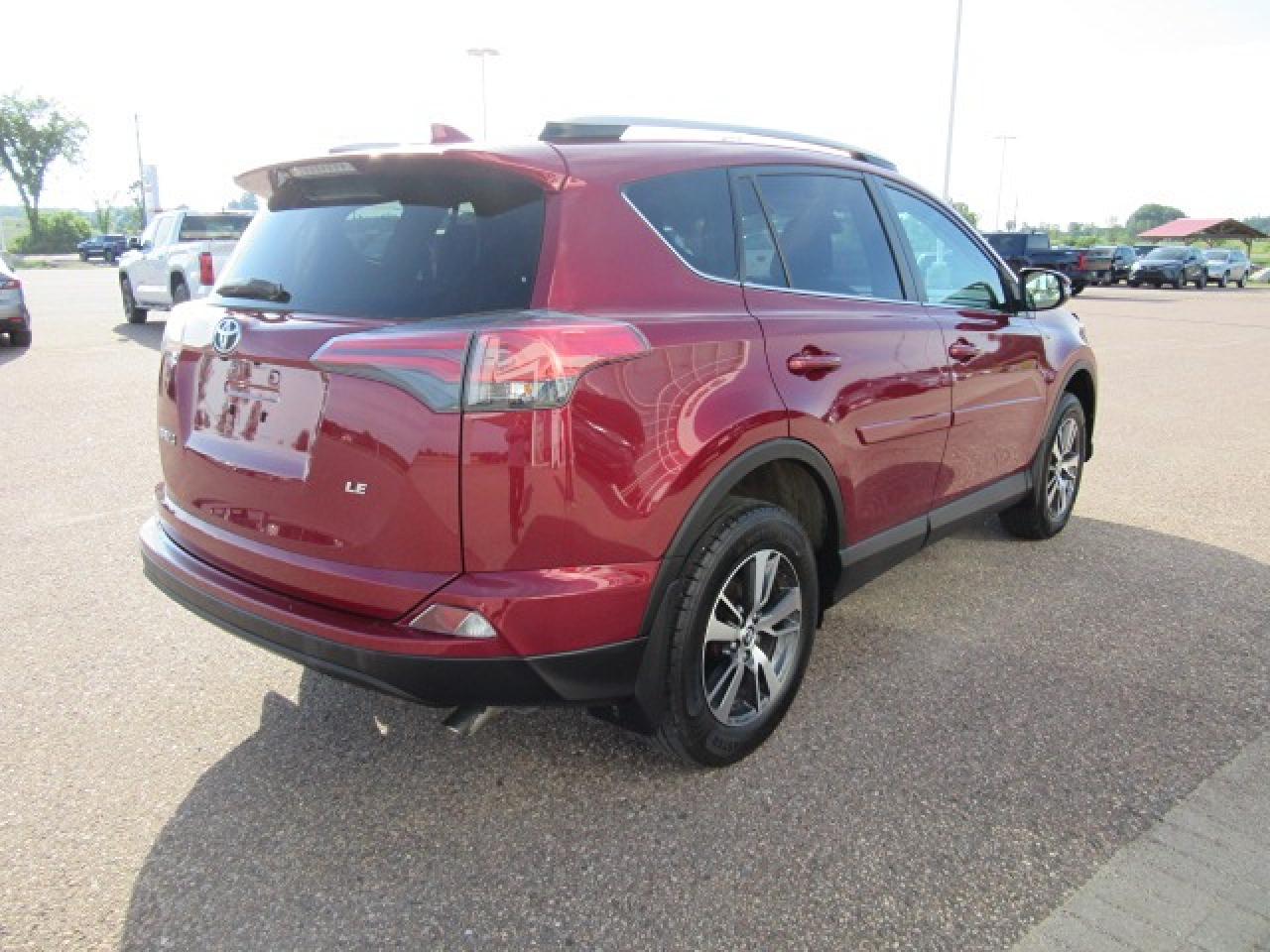 2018 Toyota RAV4 LE Photo