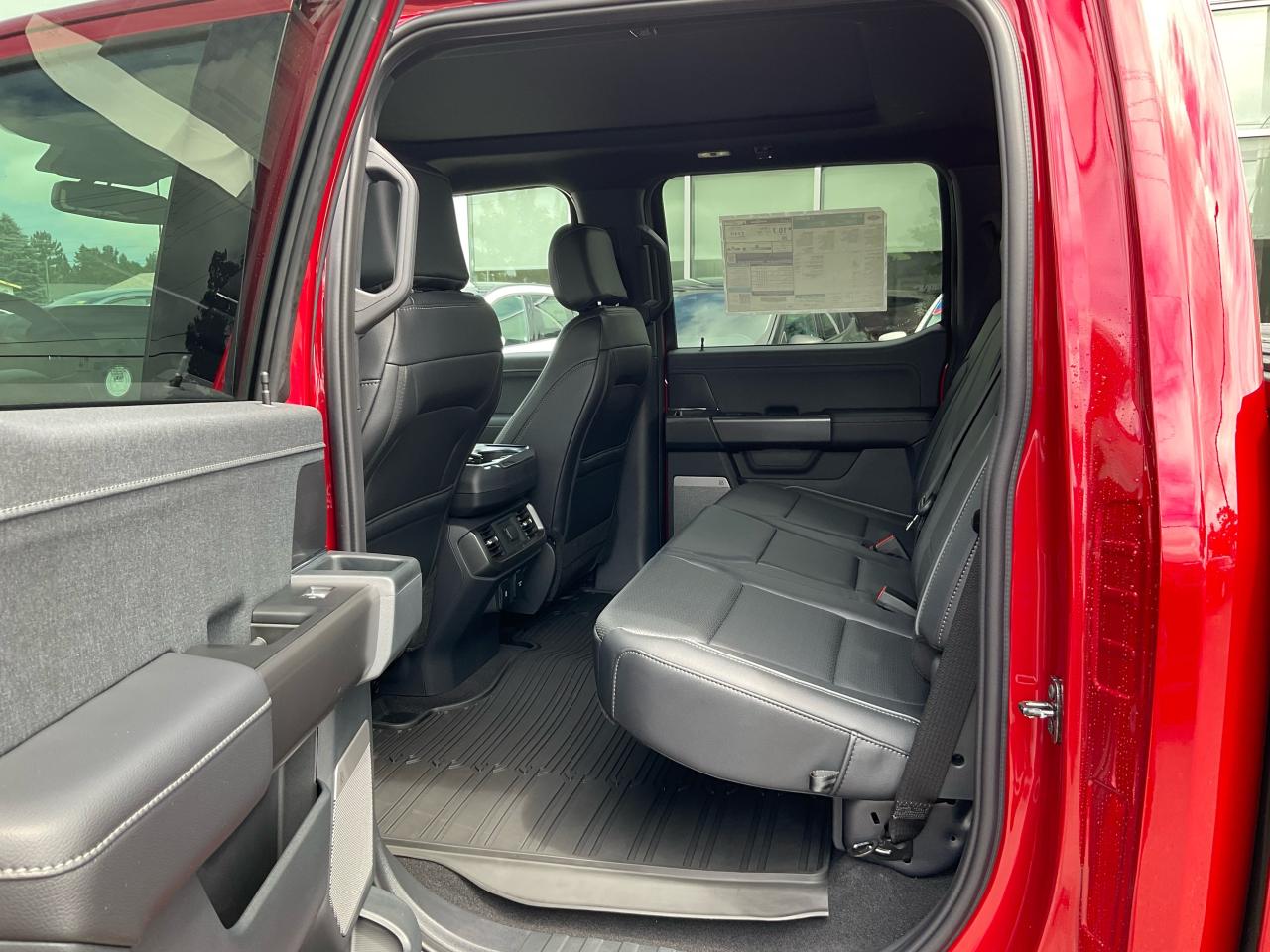 2025 Ford F-150 Lariat Photo5