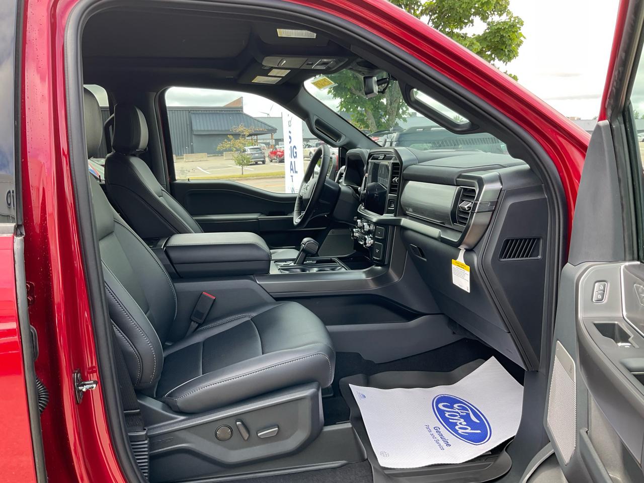 2025 Ford F-150 Lariat Photo5