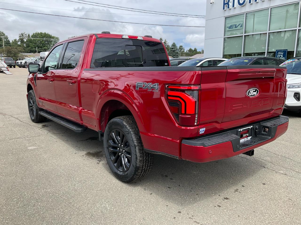 2025 Ford F-150 Lariat Photo4