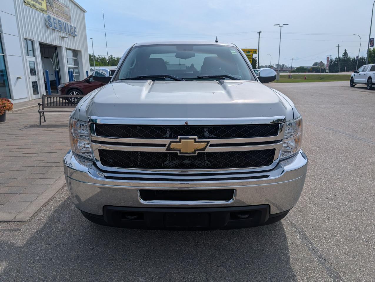 2011 Chevrolet Silverado 2500  Photo2