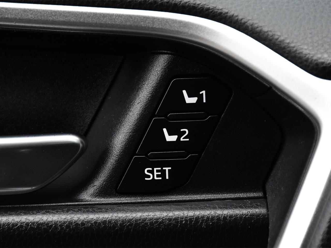 2021 Toyota RAV4 XLE Premium / LEATHER / SUNROOF / ONE OWNER / AWD - Photo #13