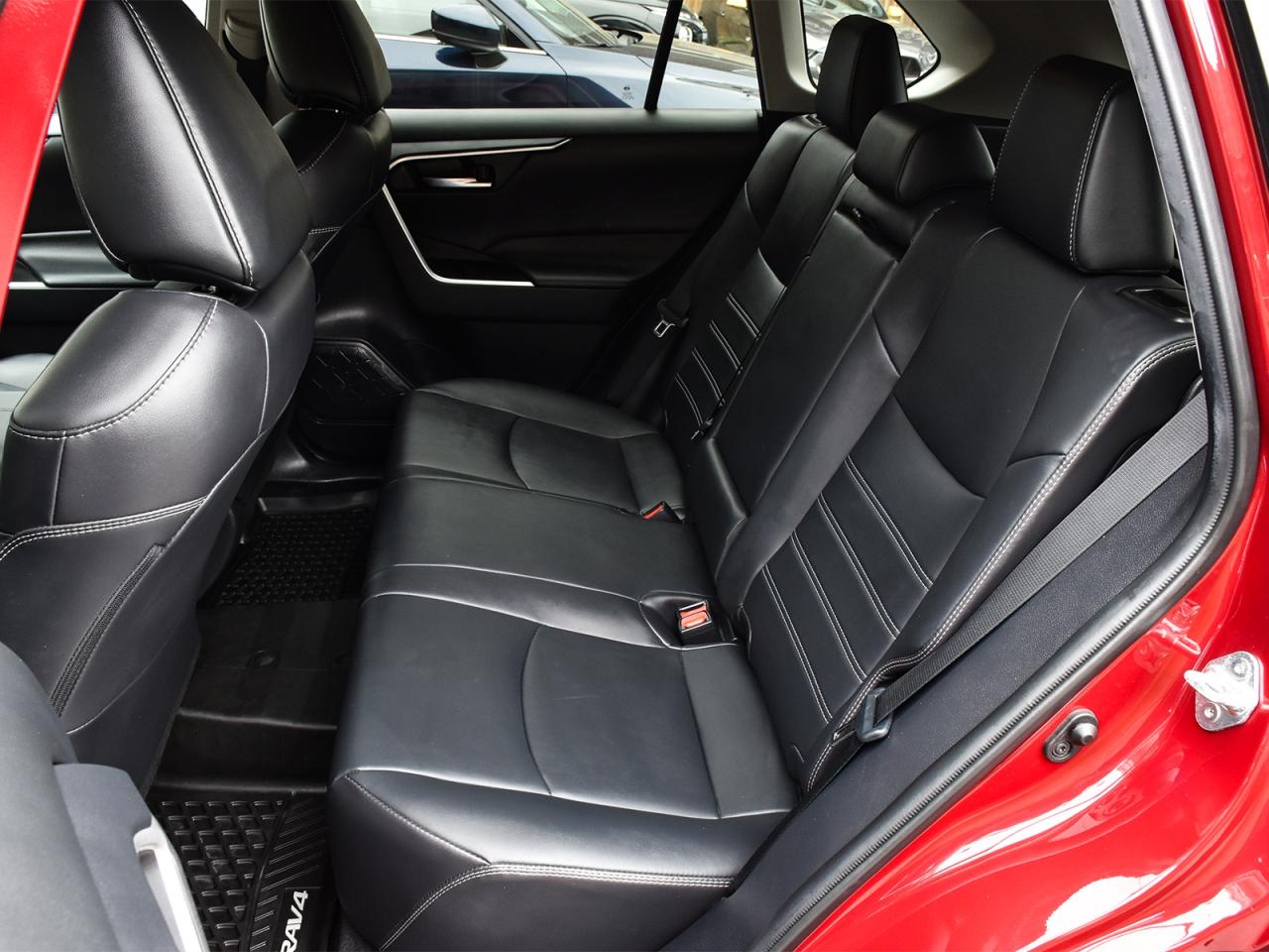 2021 Toyota RAV4 XLE Premium / LEATHER / SUNROOF / ONE OWNER / AWD - Photo #15